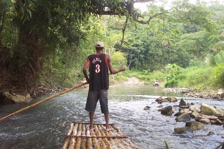 Jízda na bambusovém raftu na řece Rio Grande River